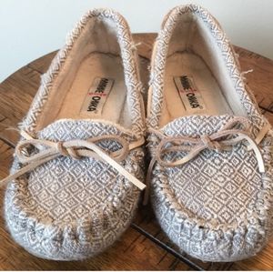Minnetonka women’s slippers best seller size 7